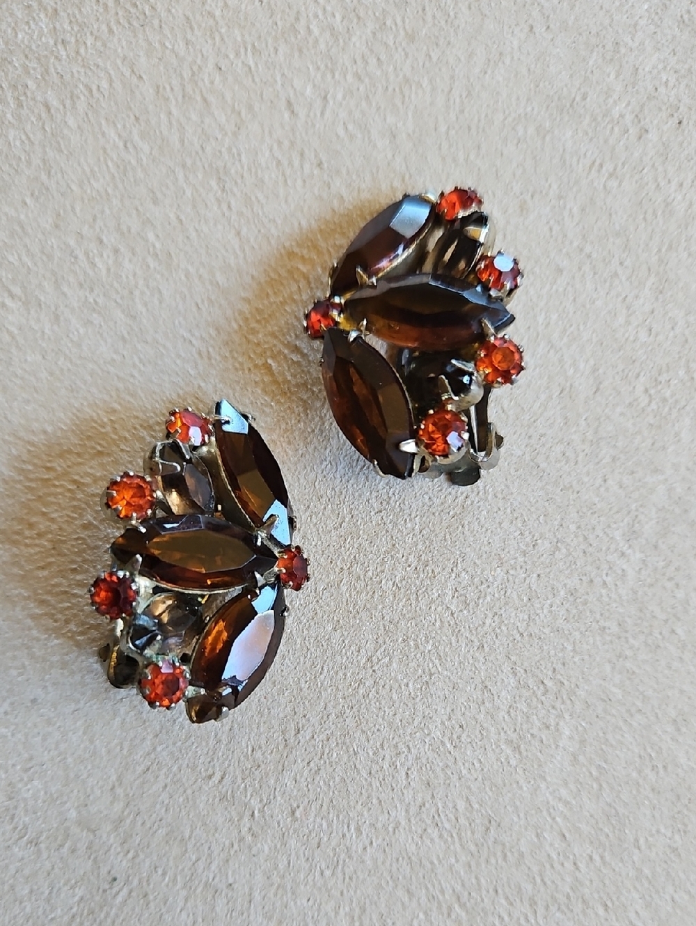 Albert Weiss Brown and Orange Rhinestone Clip On Earrings Gold Tone MCM Vintage